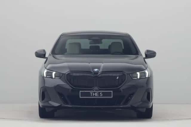 BMW i5 (2026) thumbnail 2