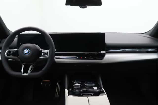 BMW i5 (2026) thumbnail 15