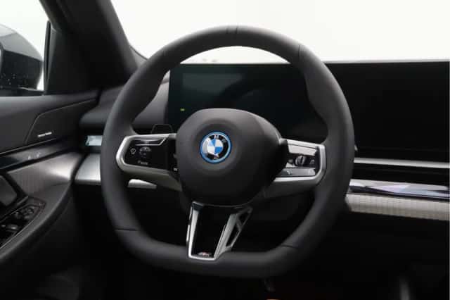 BMW i5 (2026) thumbnail 16