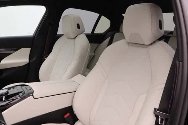 BMW i5 (2026) thumbnail 18