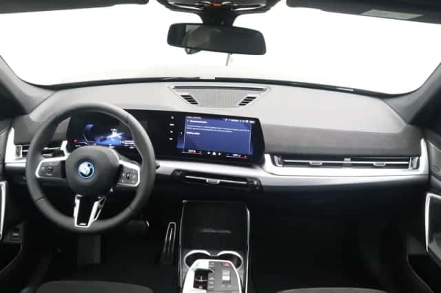 BMW iX1 (2026) thumbnail 13