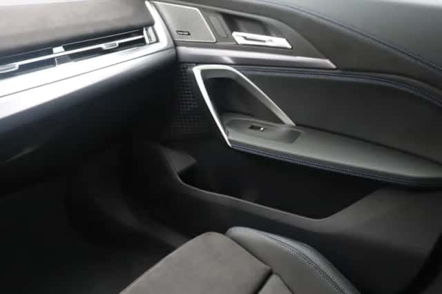 BMW iX1 (2026) thumbnail 14