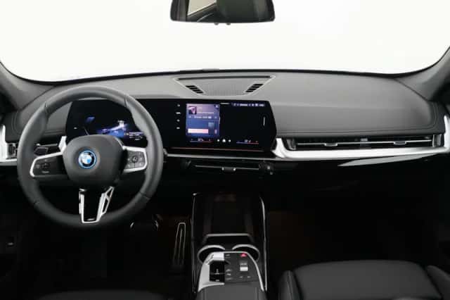 BMW iX1 (2026) thumbnail 13
