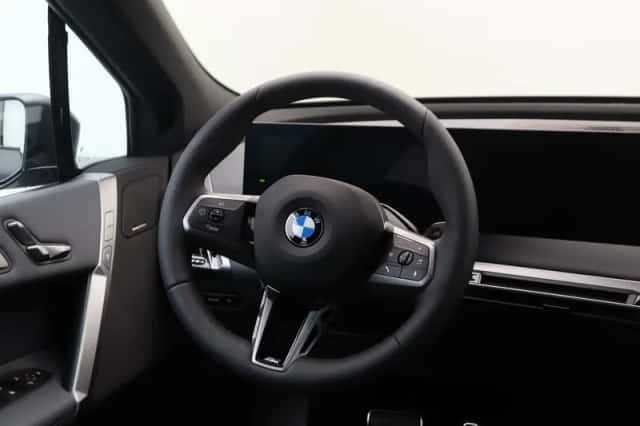 BMW iX (2026) thumbnail 2