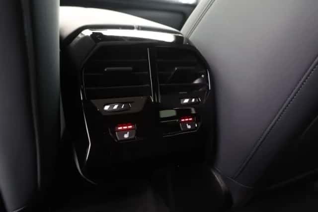 BMW iX (2026) thumbnail 18