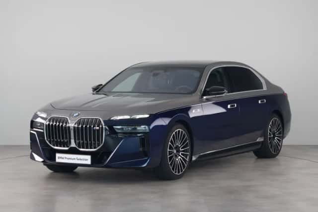 BMW i7 (2024) thumbnail 1