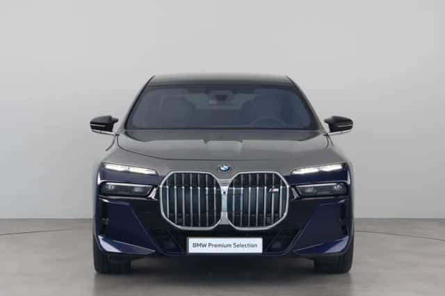 BMW i7 (2024) thumbnail 4