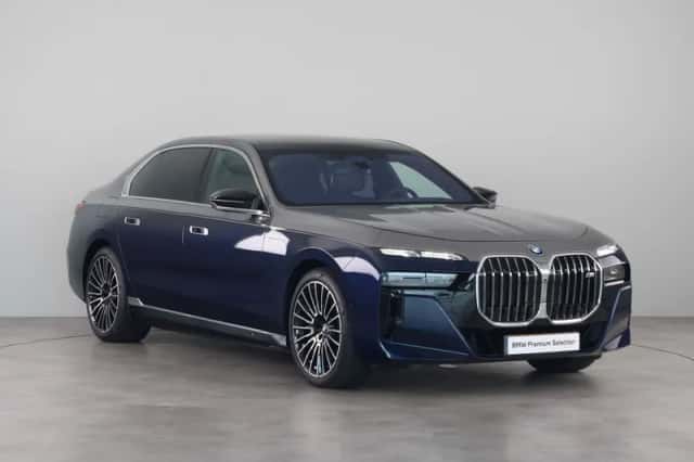 BMW i7 (2024) thumbnail 5