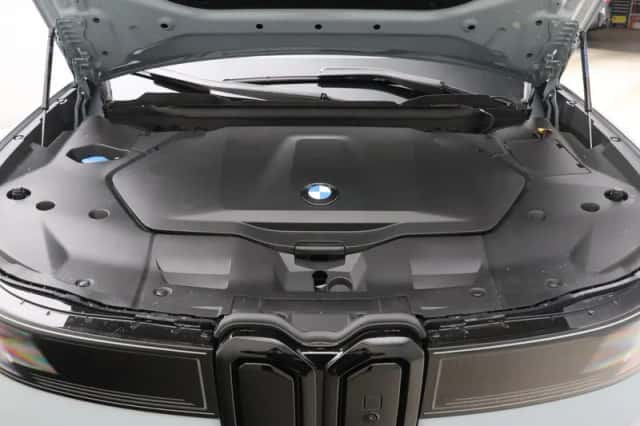 BMW iX3 (2026) thumbnail 4