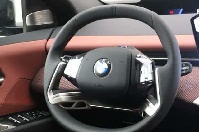BMW iX3 (2026) thumbnail 2