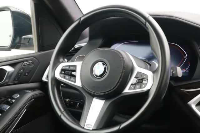 BMW X7 (2021) thumbnail 2