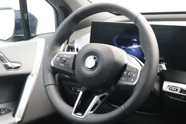 BMW iX (2026) thumbnail 2
