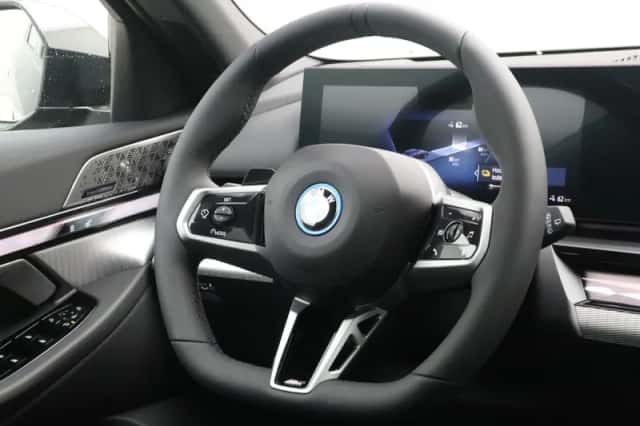 BMW i5 (2026) thumbnail 2
