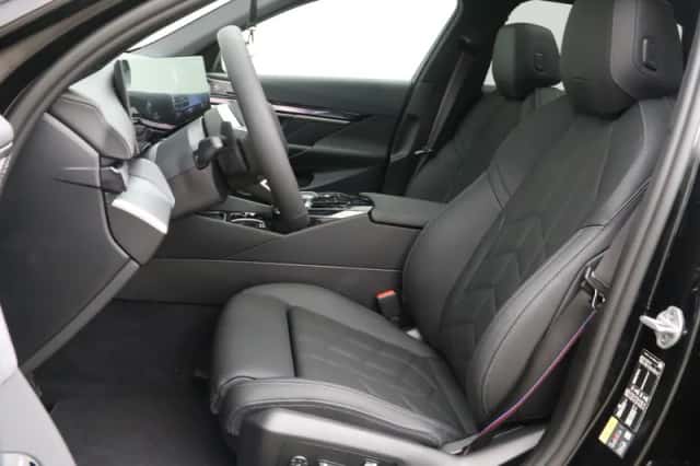 BMW i5 (2026) thumbnail 5