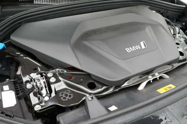 BMW iX1 (2022) thumbnail 4