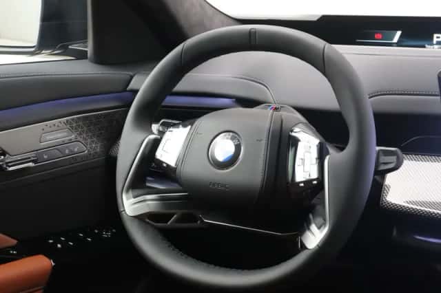 BMW i7 (2026) thumbnail 2