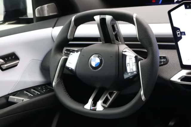 BMW iX3 (2026) thumbnail 2