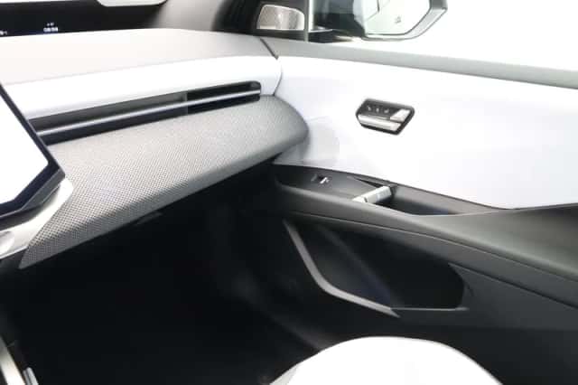 BMW iX3 (2026) thumbnail 13