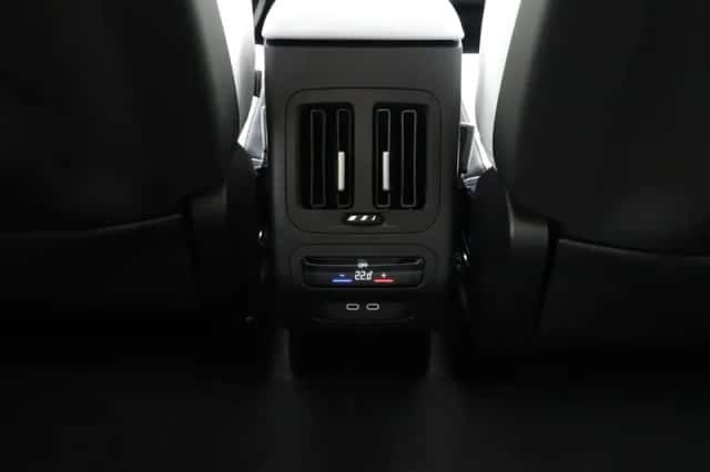 BMW iX3 (2026) thumbnail 16