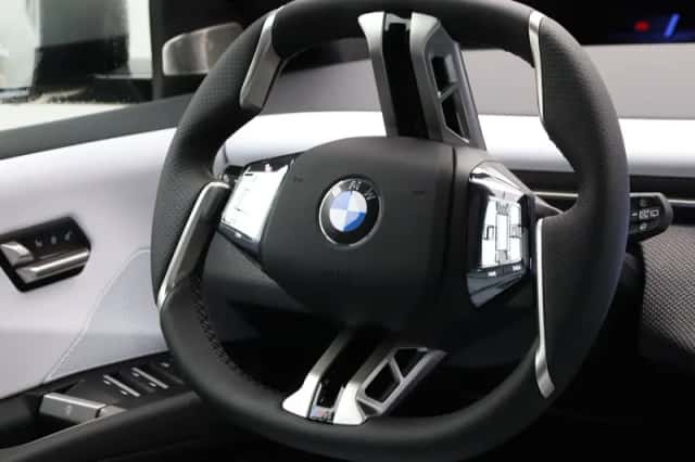 BMW iX3 (2026) thumbnail 2