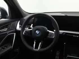 BMW iX2 (2025) thumbnail 15