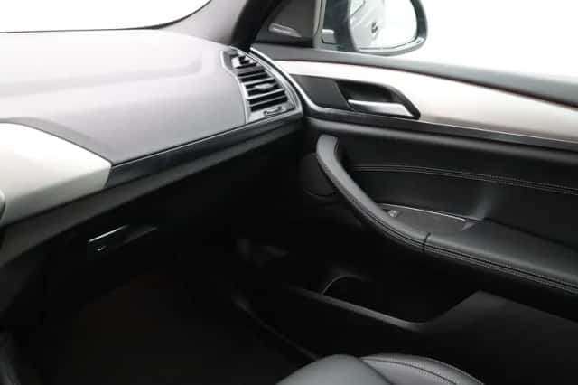 BMW X4 (2026) thumbnail 15