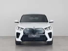 BMW iX2 (2025) thumbnail 2