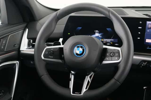 BMW iX2 (2025) thumbnail 17