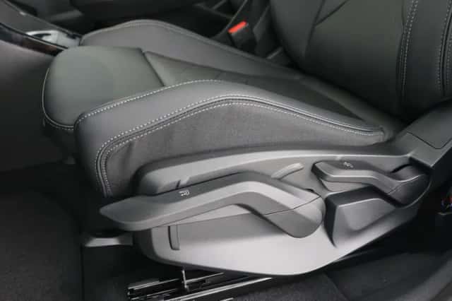 BMW iX2 (2025) thumbnail 23