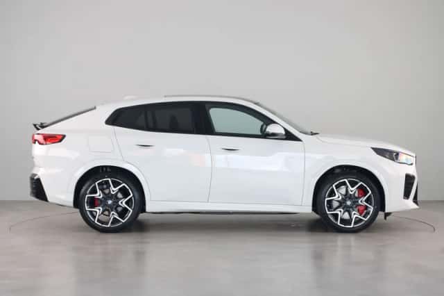 BMW iX2 (2025) thumbnail 4