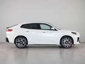 BMW iX2 (2025) thumbnail 4