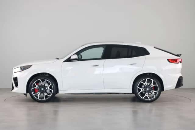 BMW iX2 (2025) thumbnail 8
