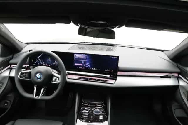 BMW i5 (2026) thumbnail 12