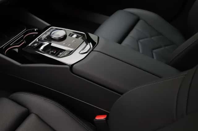 BMW i5 (2026) thumbnail 15