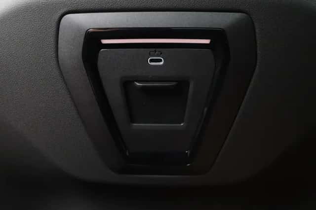 BMW i5 (2026) thumbnail 16
