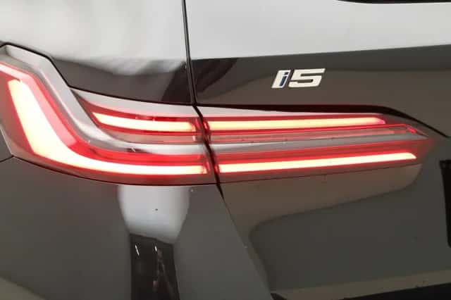 BMW i5 (2026) thumbnail 18