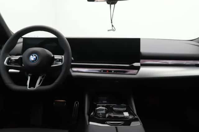 BMW i5 (2026) thumbnail 15