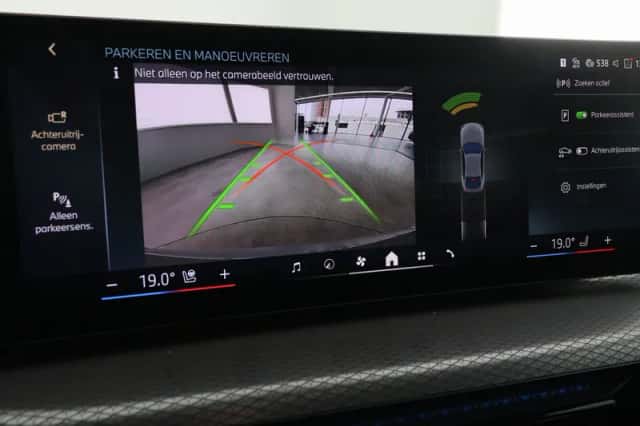 BMW i4 (2026) thumbnail 12