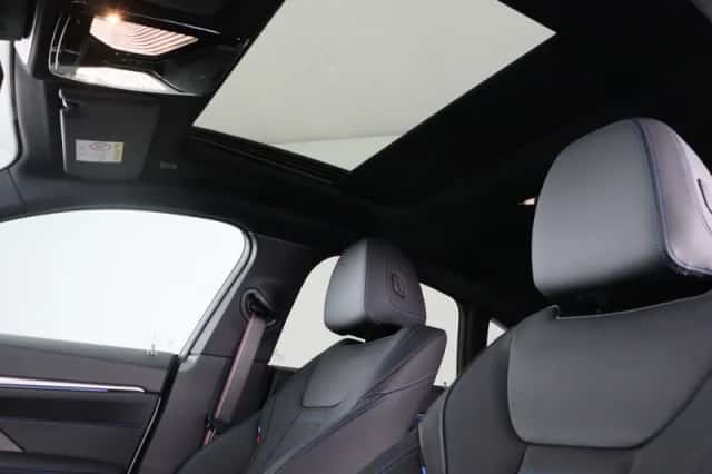 BMW i4 (2026) thumbnail 25
