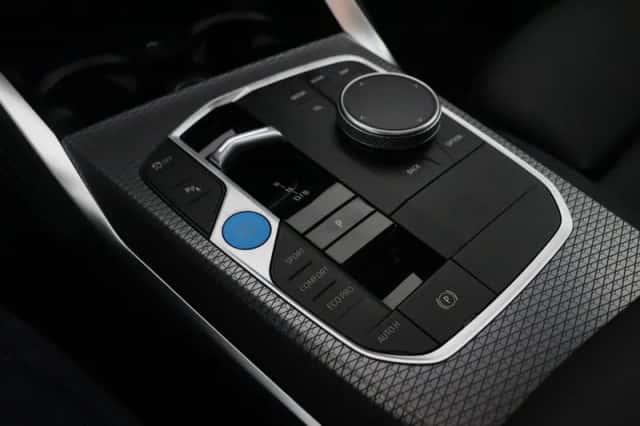 BMW i4 (2026) thumbnail 10
