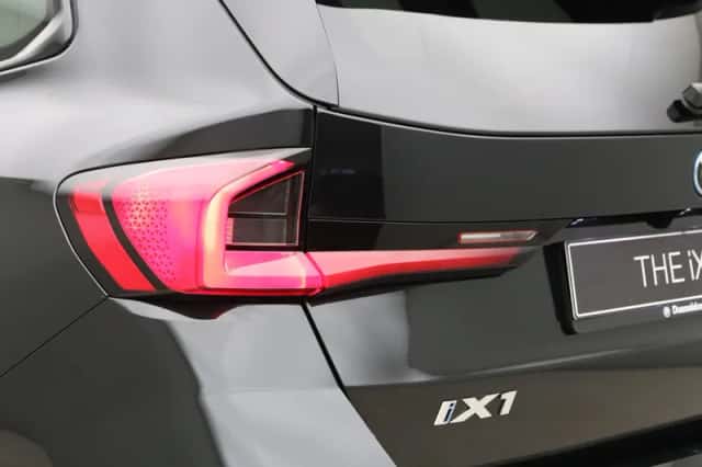 BMW iX1 (2026) thumbnail 11