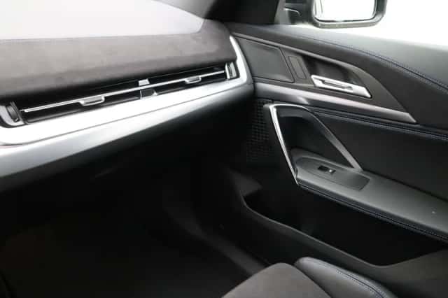 BMW iX1 (2026) thumbnail 16