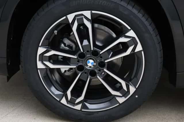 BMW iX1 (2026) thumbnail 9