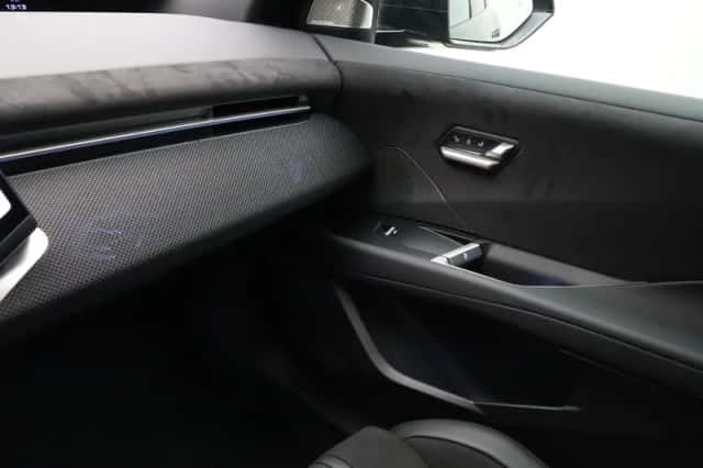BMW iX3 (2026) thumbnail 16