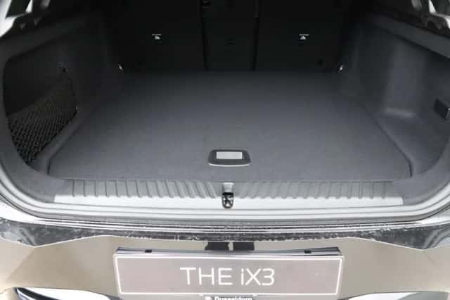 BMW iX3 (2026) thumbnail 25