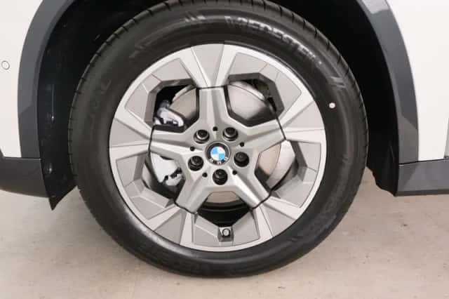 BMW iX1 (2026) thumbnail 18