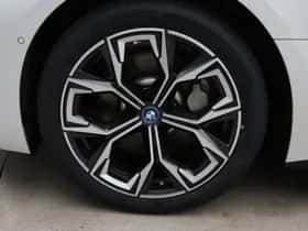 BMW i4 (2024) thumbnail 9