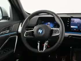 BMW iX1 (2026) thumbnail 2