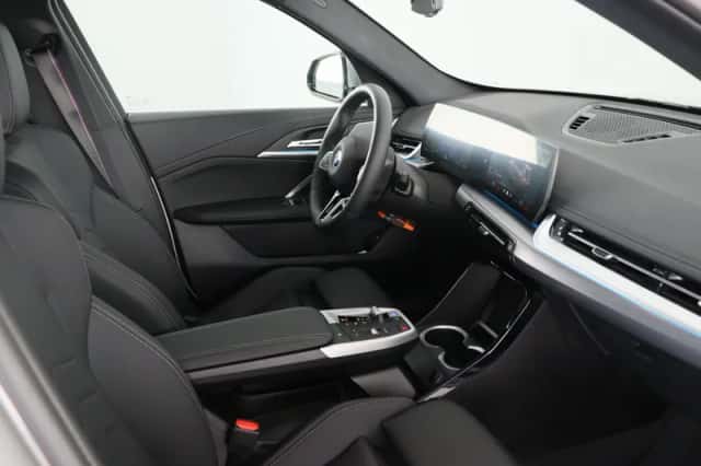 BMW iX1 (2026) thumbnail 16