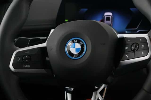 BMW iX1 (2026) thumbnail 3